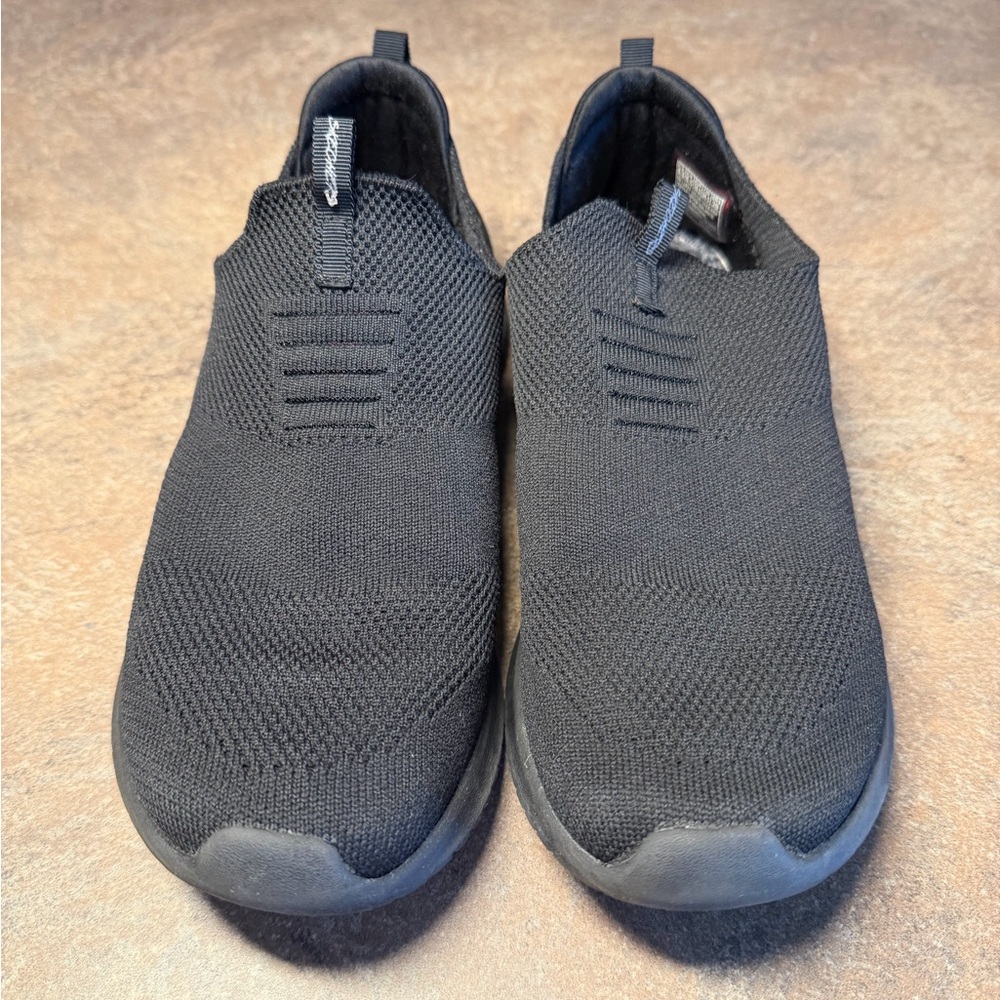 Skechers Ultra Flex Sz 9.5 Black Slipon Shoes Sneakers